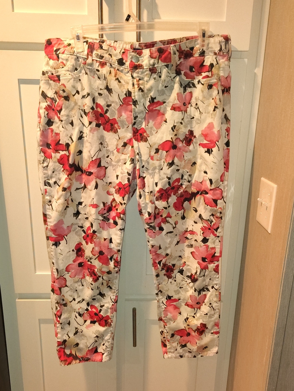 NYDJ Pink and White Floral Cropped Jeans